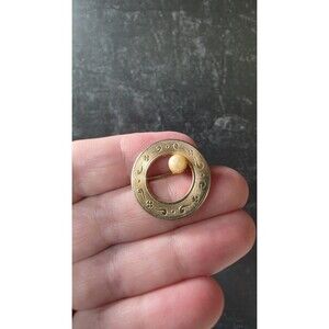 Wreath Shaped Faux Pearl Gold Tone Metal Brooch Vintage Costume Jewelry READ